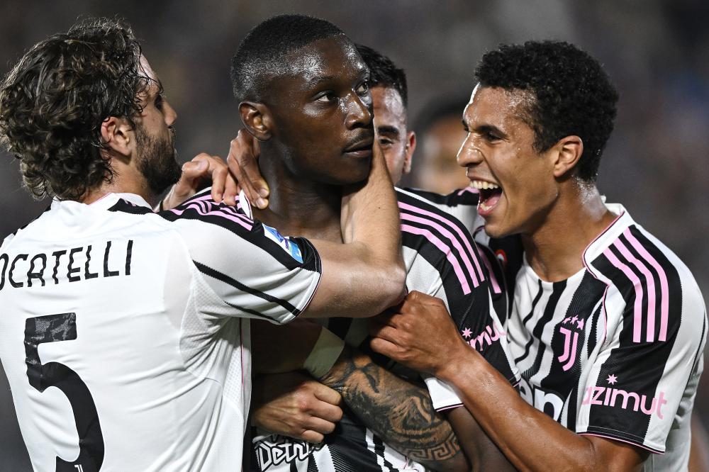 球迷：对方防他像空气一样