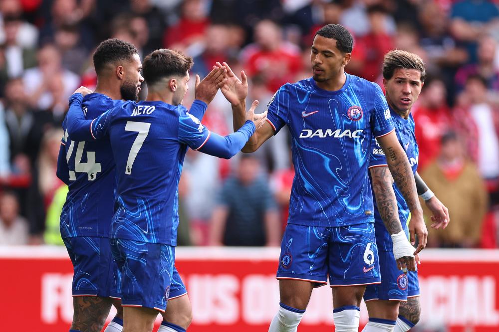 孔帕尼：球队处于困境时两名球员挺身而出，这就是我们的实力