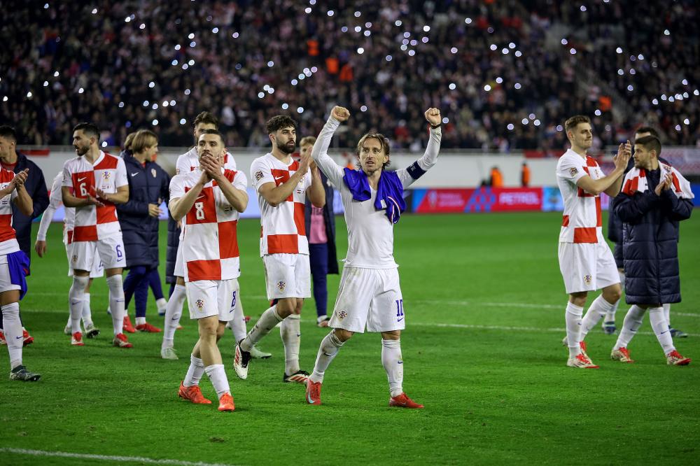 终于能拿分了，欧冠四战全败的本菲卡和阿贾克斯下轮直接交手