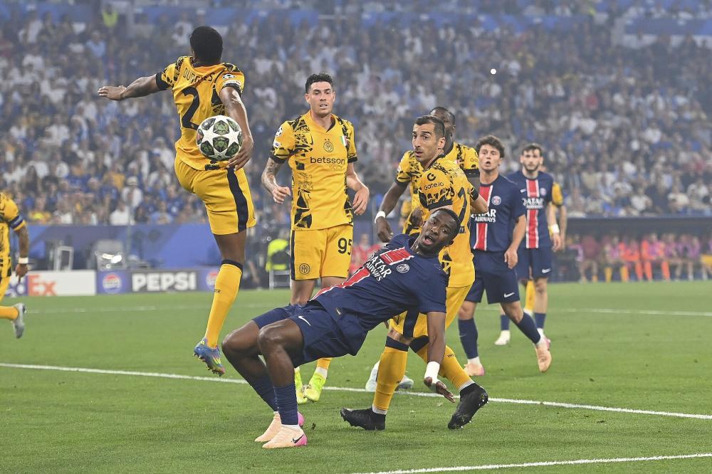 TA：尼潘外租阿贾克斯的可能已消失；曼城考虑是否留埃切韦里